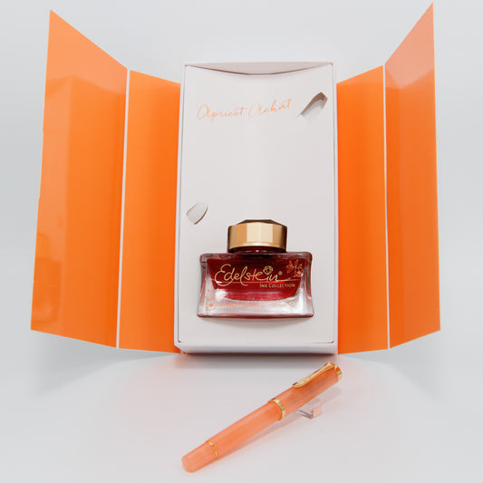 Pelikan M200 Apricot Achat fountain pen with the Edelstein Ink Set
