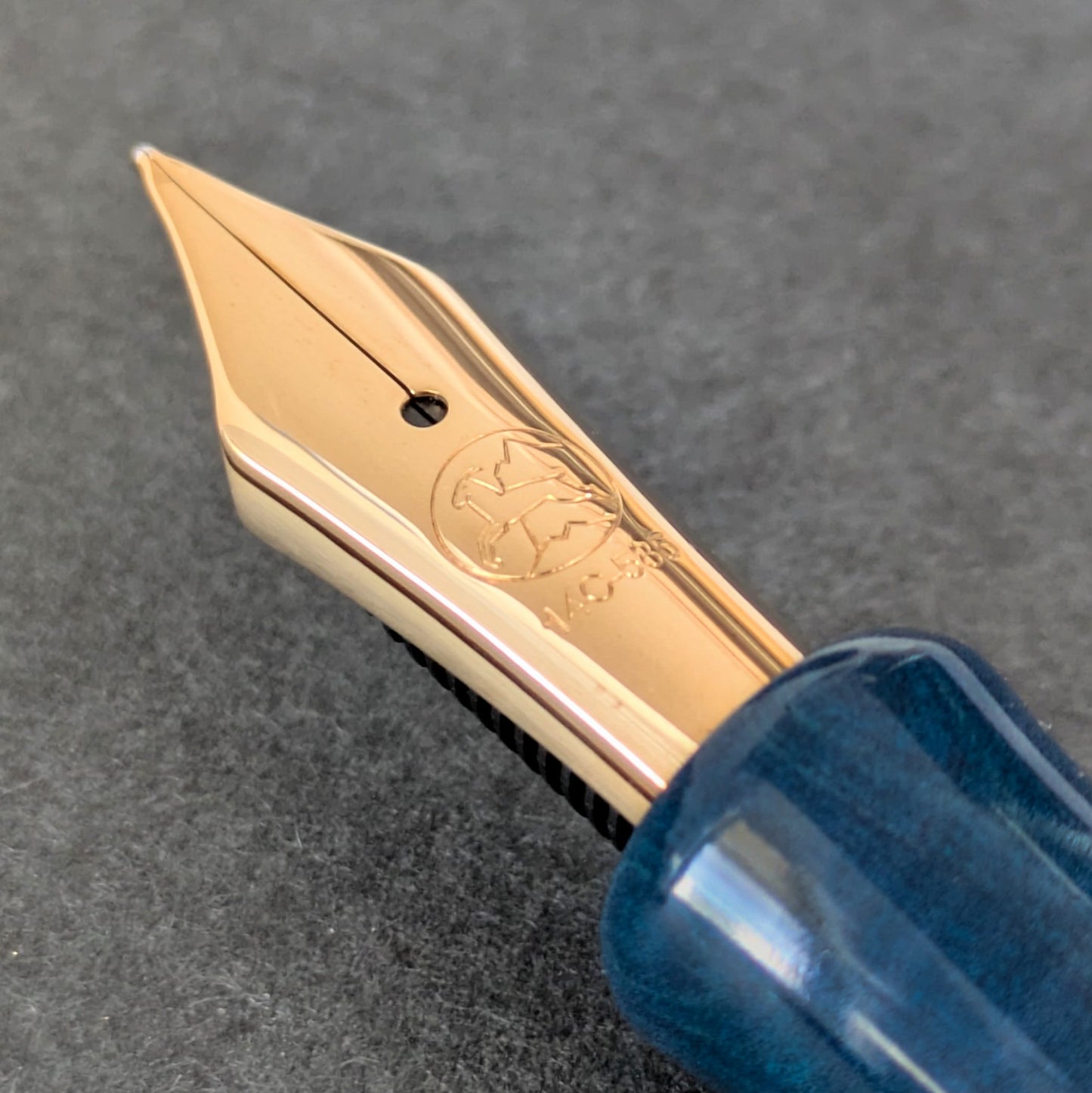 Half Moon (OLE), MAHINA Collection, BUNGUBOX x Eboya Friendship Pen 