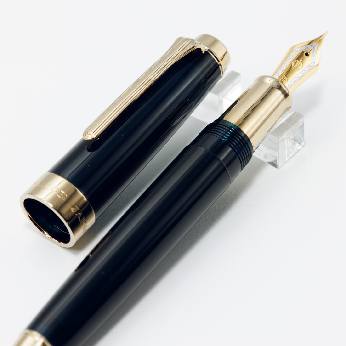 SAILOR Professional Gear Anchor with Gold Trim